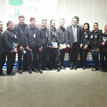 ESTUDIANTES DE LA F.C.S. PARTICIPARON EN EL LANZAMIENTO DEL LIBRO “ESPACIOS DE DECISIÓN Y TENDENCIAS EN LA DESCENTRALIZACIÓN DE LA SALUD EN EL PARAGUAY”