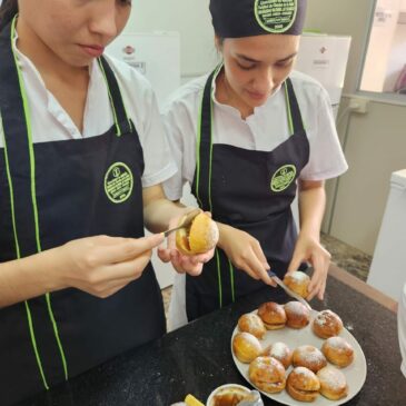 Instantáneas de las actividades académicas en el Laboratorio de Nutrición.