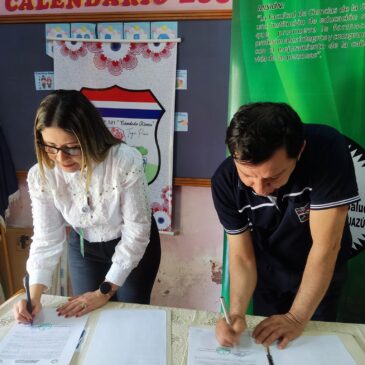 Firma de convenio Interinstitucional entre la FCS UNCA y la Escuela Básica N° 321 Cándido Rivas