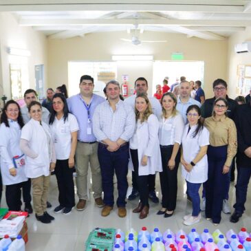 La Decana de la Facultad en su rol de Secretaria del Consejo Local de Salud ha acompañado al Presidente y a los demás miembros para la entrega de insumos y equipos médicos a las USF en el marco del Proyecto ÑAMYASÃI/SALUD Y FAMILIA financiada por el MSPYBS