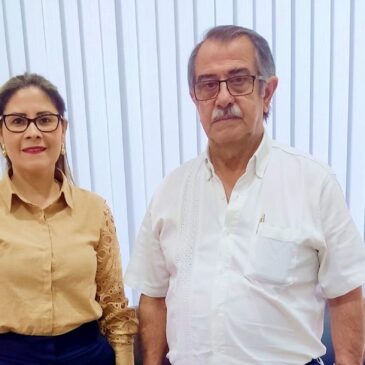 Donación de libros en nombre de la Dra. Teodolina González de Rodríguez